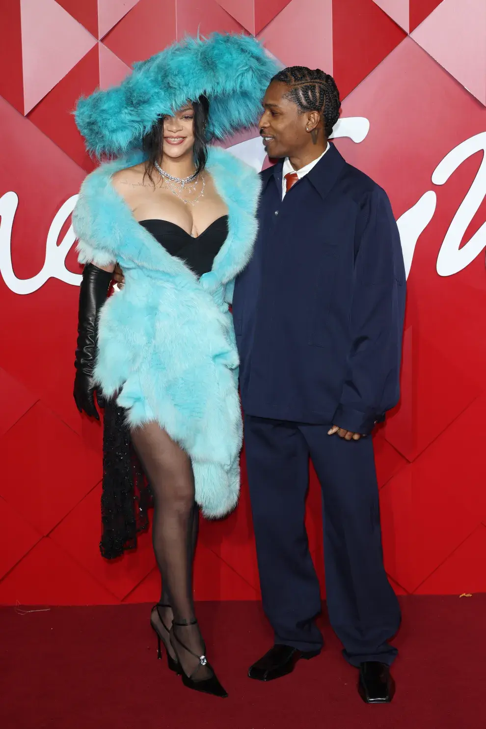 Rihanna y ASAP Rocky en los Fashion Awards 2024.