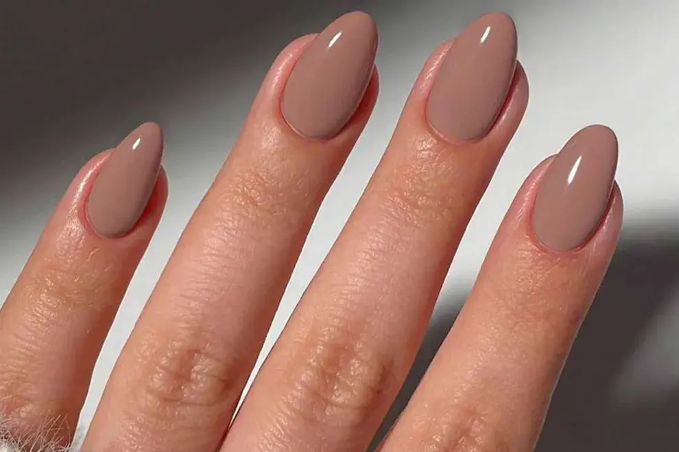 Los tonos nude son perfectos para uñas con bajo mantenimiento