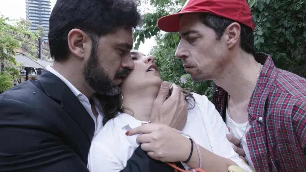 Gonzalo Heredia, Galia Moldavsky y Esteban Lamothe en "Un futuro sin vos"