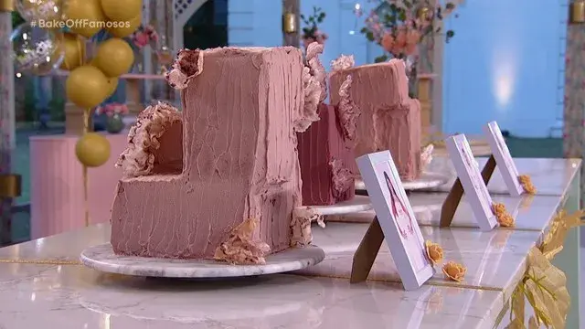 Foto de torta encastrada que hicieron en Bake Off Aregntina.