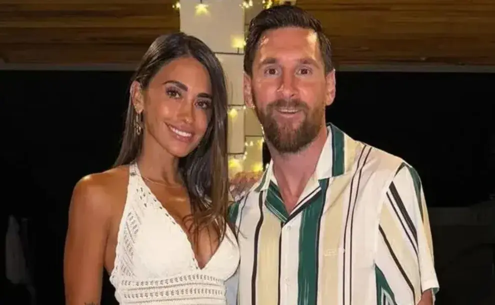 el look de antonela y messi en Año Nuevo