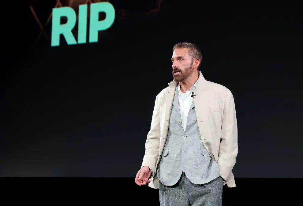 Foto de Ben Affleck en el evento de Netflix, presentando RIP, su nueva película.