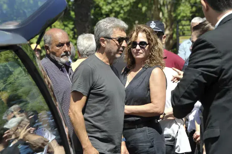 Ricardo Darín en el entierro de Alejandra Darín.