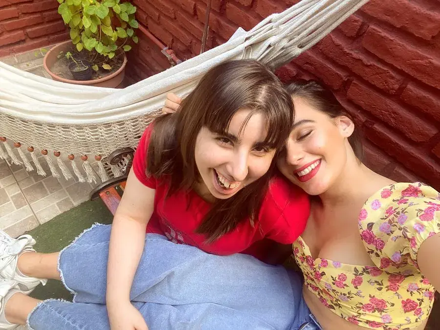 Foto de Flor Jazmín Peña y su hermana Rocío.