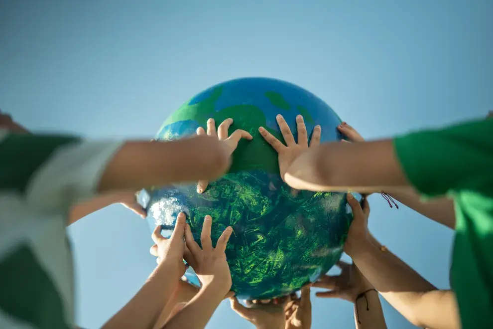 Foto de niños ecologistas.