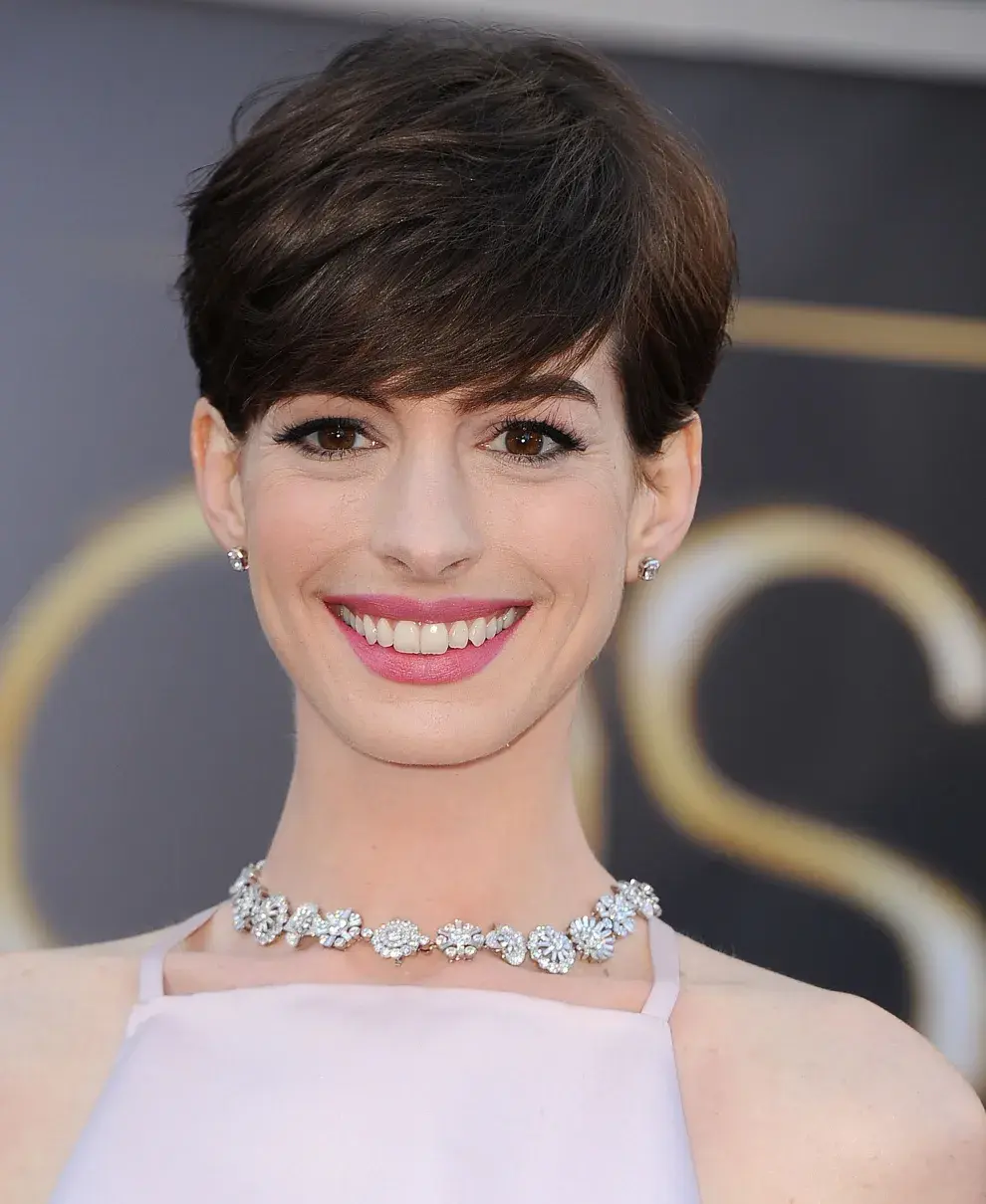 Anne Hathaway y fue furor con su corte pixie