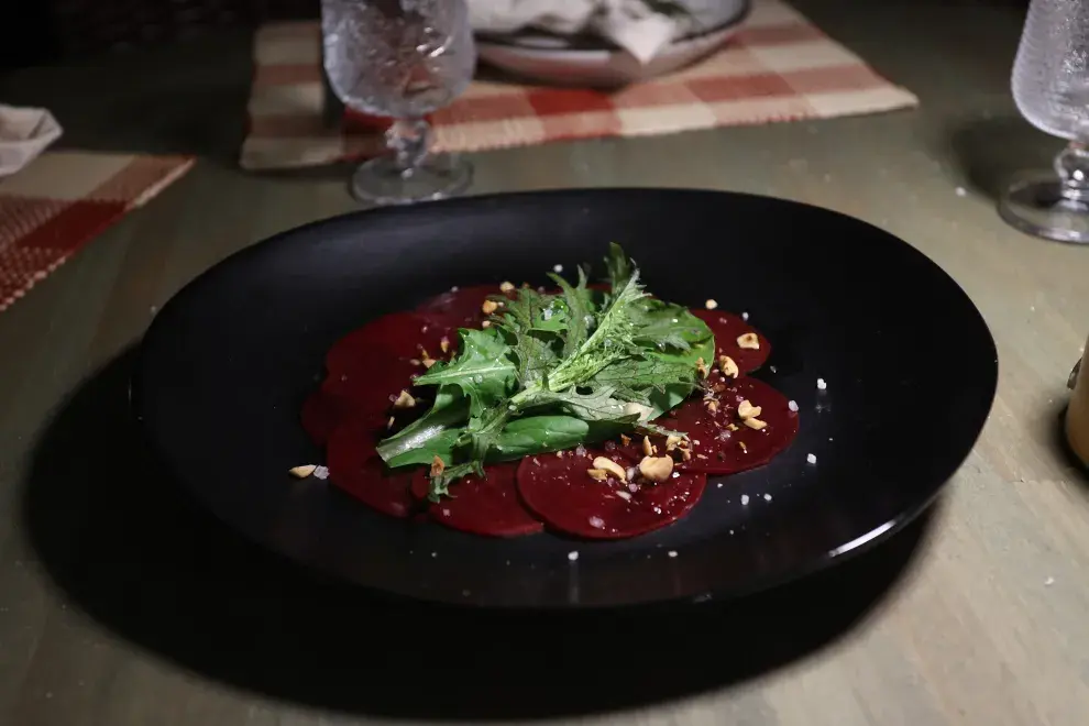 Un carpaccio de remolacha en el restaurante Gurisa de Punta del Este