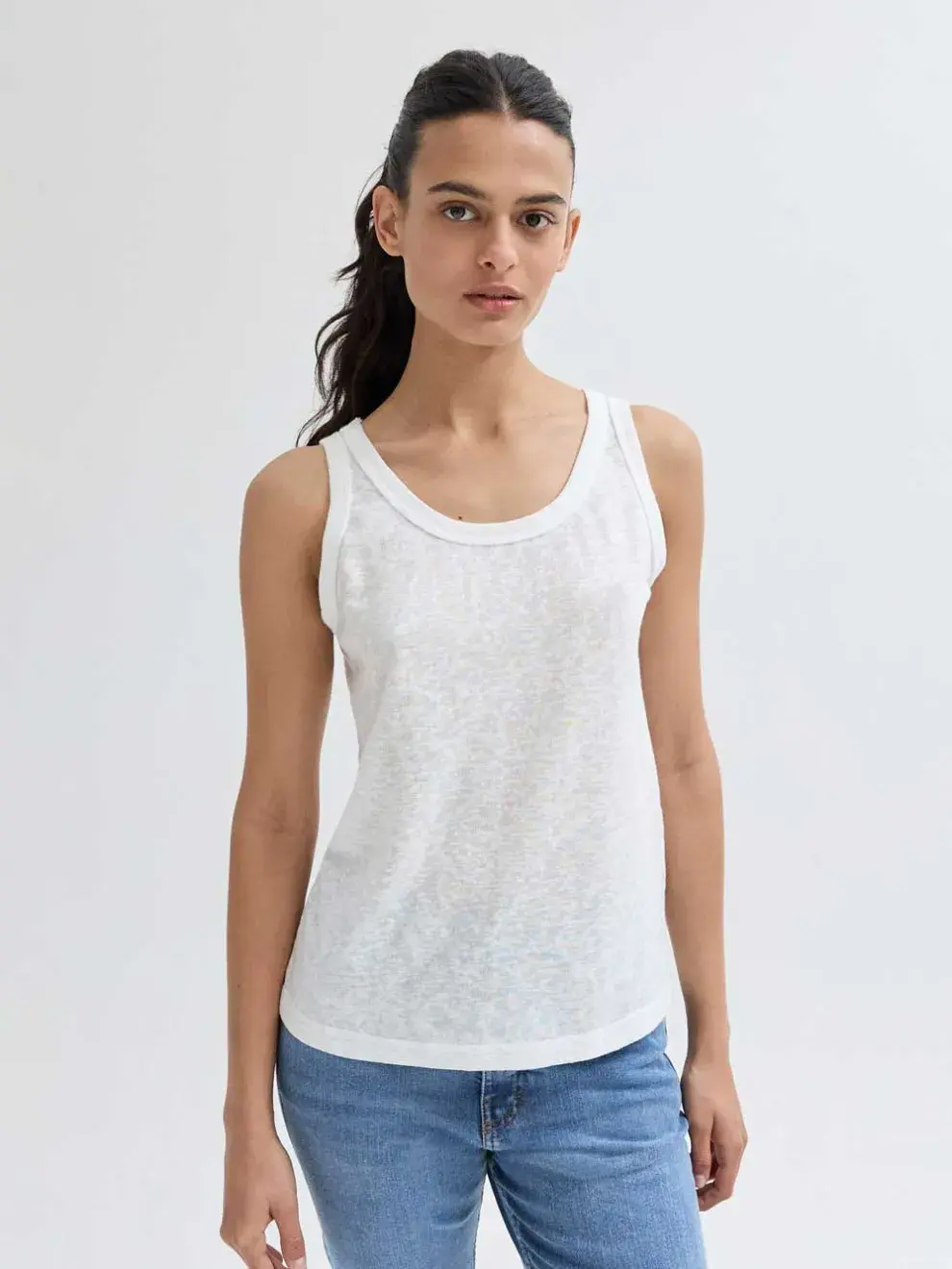 Musculosa blanca (Awada, consultar precio)