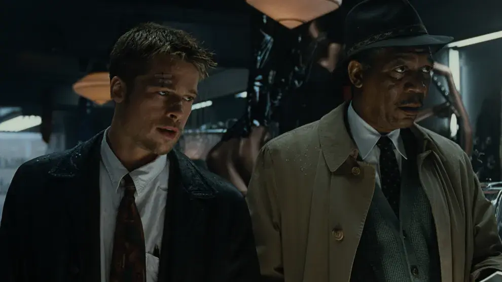 Brad Pitt y Morgan Freeman en una escena de "Seven"