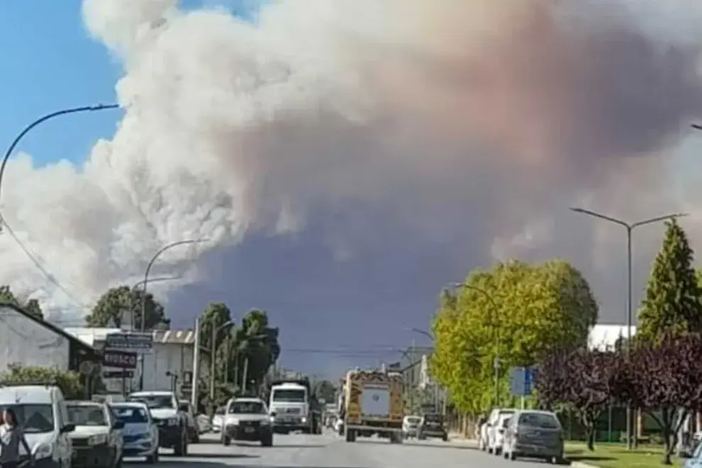 En las últimas horas se desató un nuevo incendio en Bolsón teniendo como foco principal el sendero de Wharton