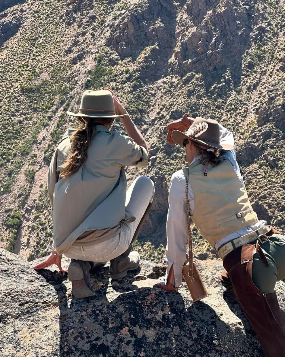 Juliana dejó en claro que se puede apostar a piezas clásicas y ponerlas en tendencia dándole ese toque de modernidad de la mano de otras prendas que también logran formar el outfit perfecto y con estilo