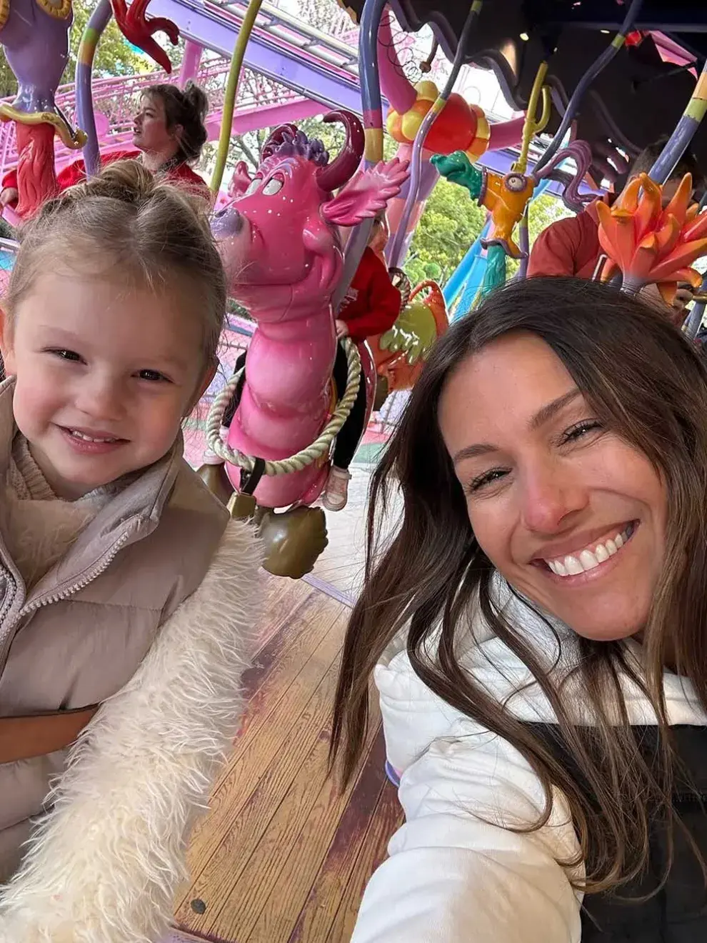 Pampita y su hija Anita en Orlando