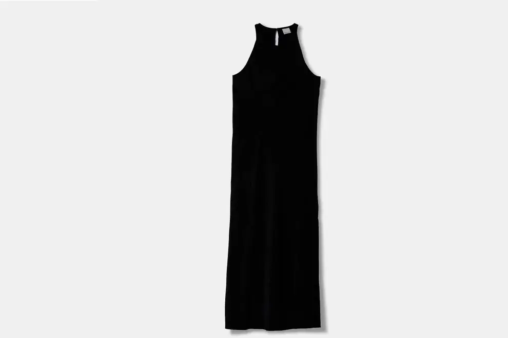 Vestido de estilo musculosa con escote halter (Awada,  $108.000)