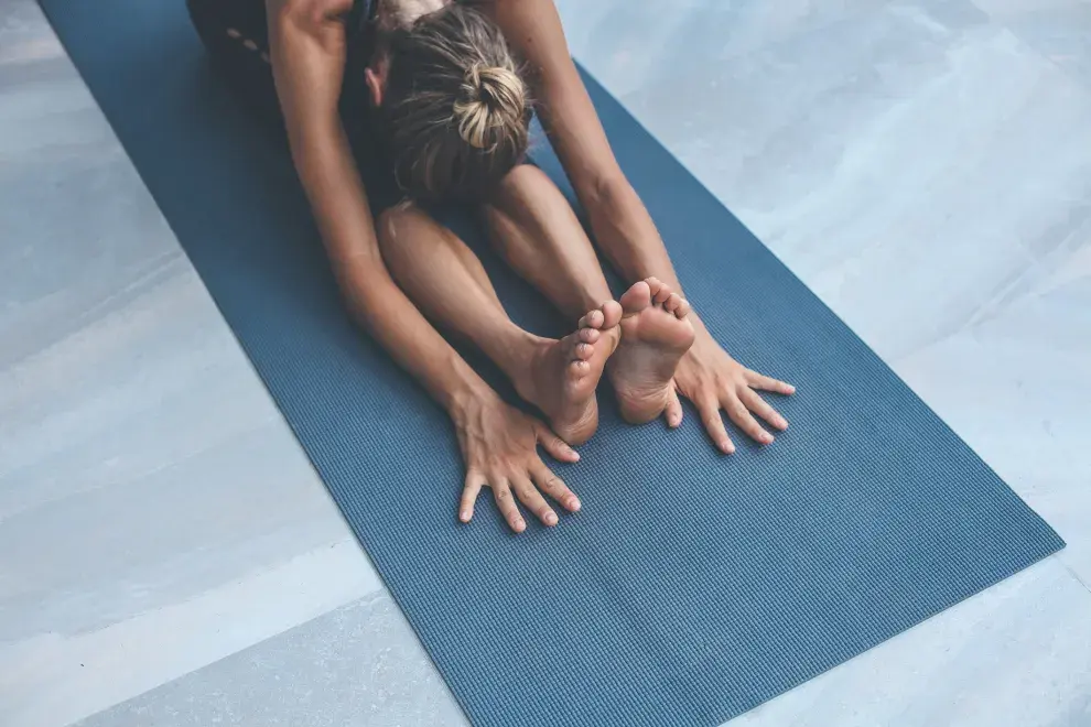 Posturas de yoga con efecto antiinflamatorio que podés hacer en casa