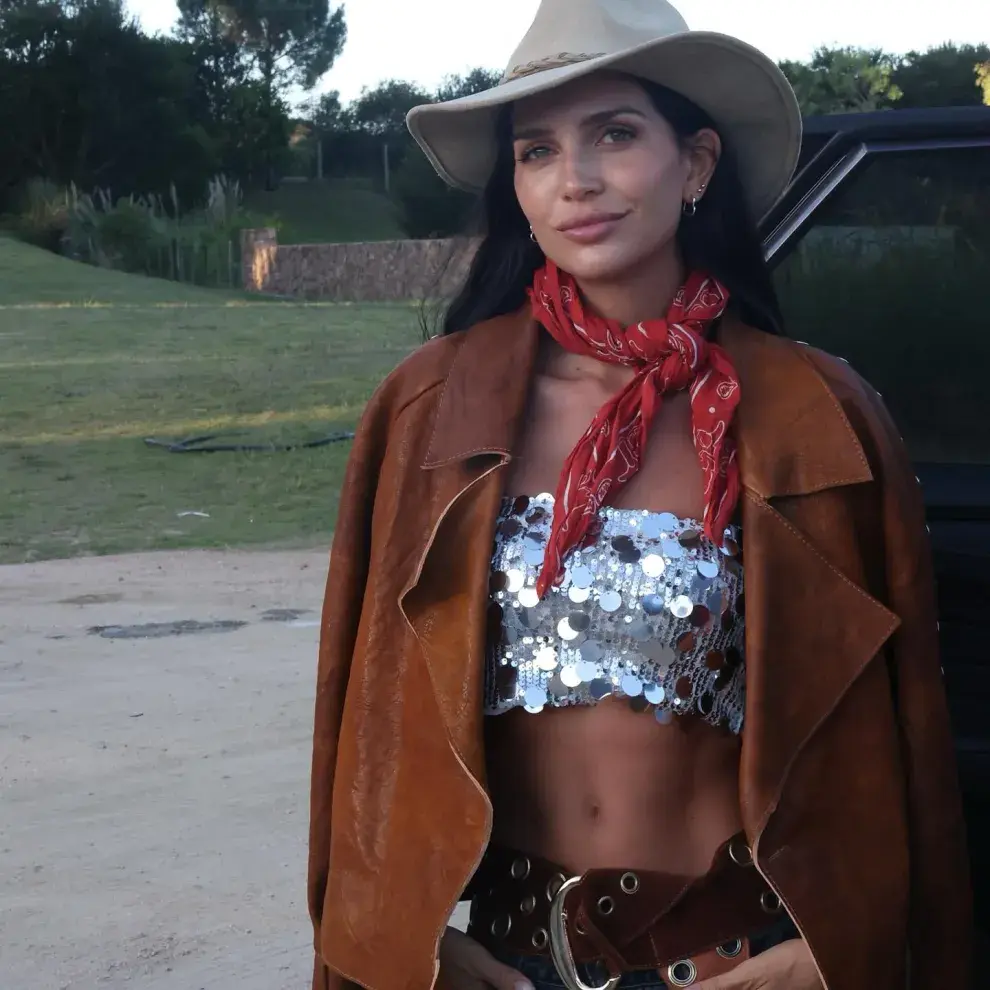 Zaira nara con un look cowgirl al que le sumó brillos