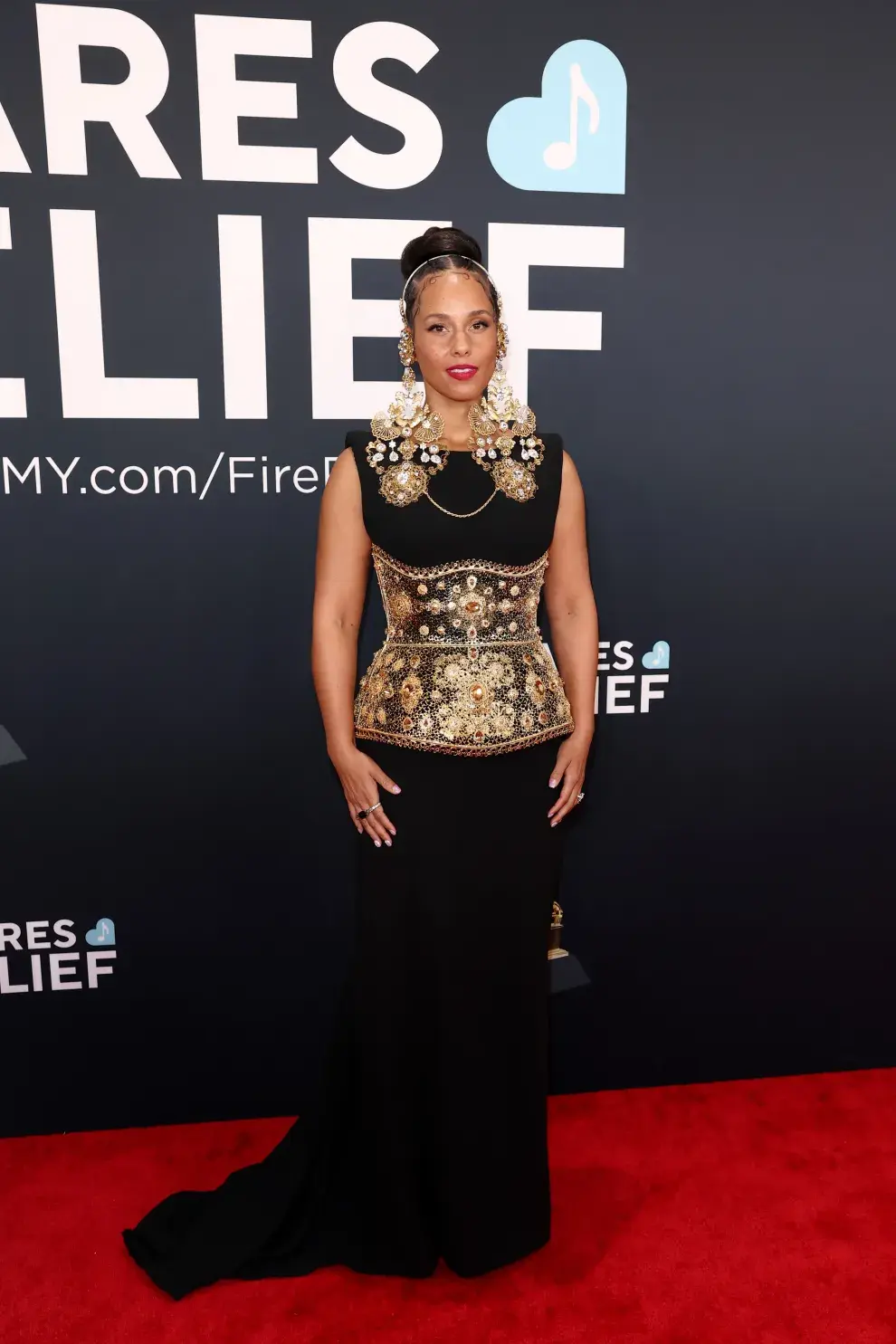 Alicia Keys en la alfombra roja de los Grammys 2025.