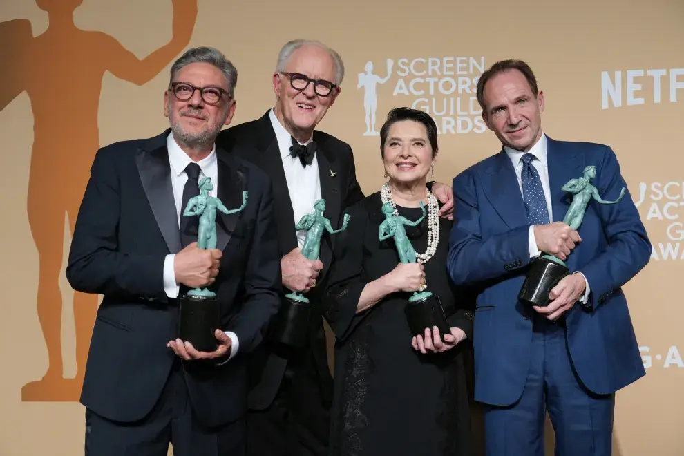 Sergio Castellitto, John Lithgow, Isabella Rossellini, y Ralph Fiennes, ganadores por Cónclave en los SAG Awards 2025.