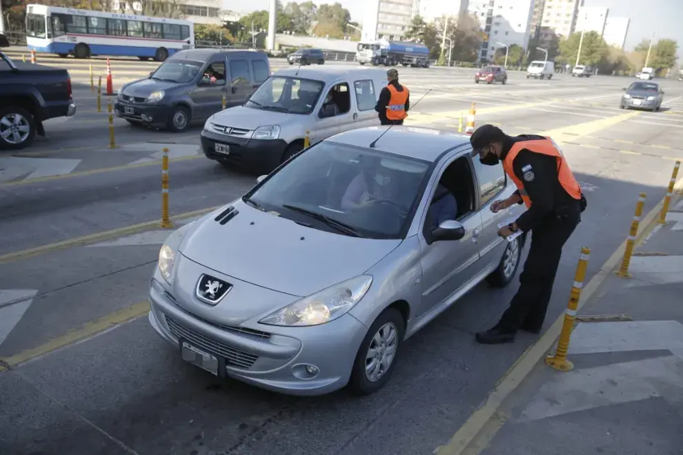 Control de tránsito en los accesos a la ciudad de Buenos Aires.