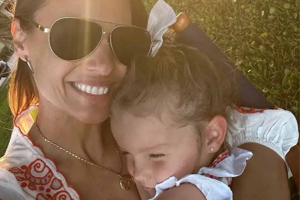El look en composé de Pampita y su hija Anita.