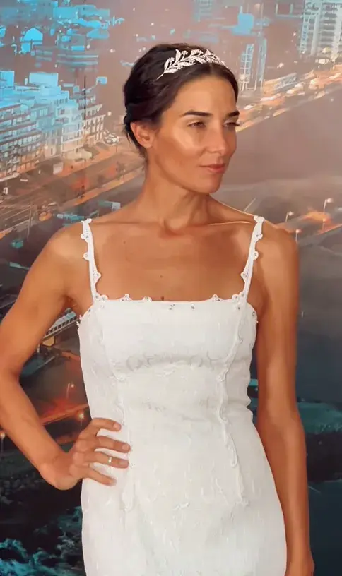 El look de novia de Juana Viale en su primer almuerzo de 2025 en El Trece.