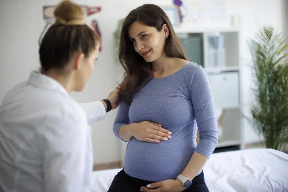 embarazada en consultorio médico