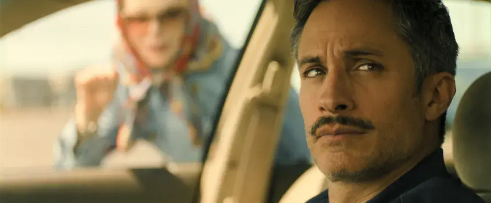 Foto de Gael García Bernal en Holland de Prime Video.