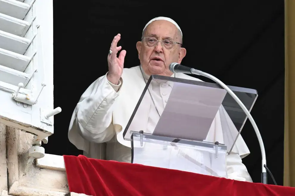 La salud del papa Francisco se encuentra en los titulares de todo el mundo. Es que en los últimos días se hizo oficial que lamentablemente se encuentra internado atravesando algunas dificultades de salud