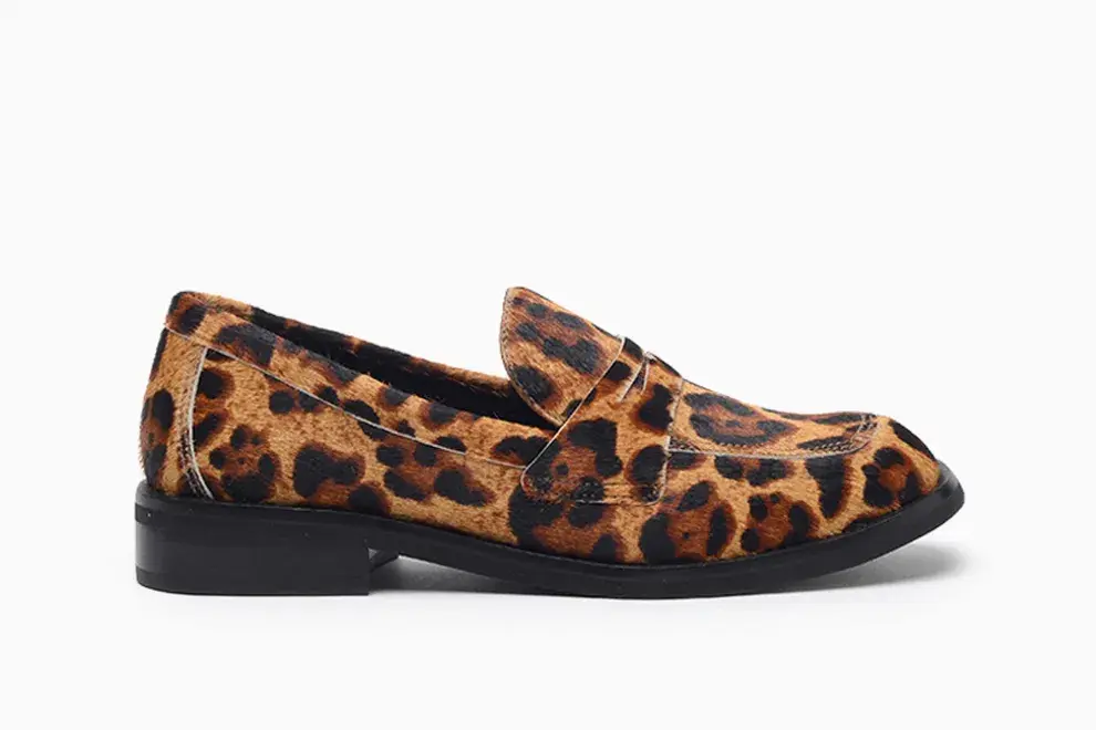 En versión animal print (Grimoldi, $130.000)