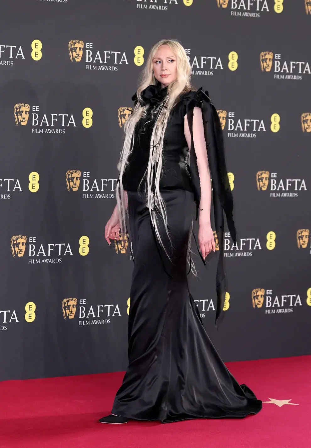 Gwendoline Christie en la alfombra roja de los Premios BAFTA 2025.