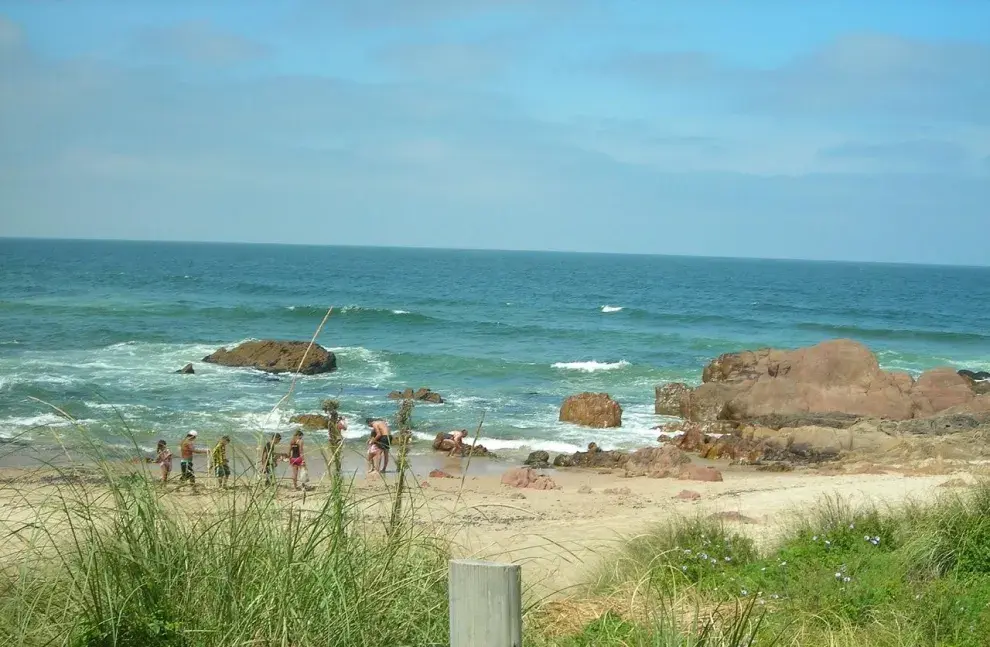 La Pedrera, en Uruguay, una playa tranquila, natural y económica.