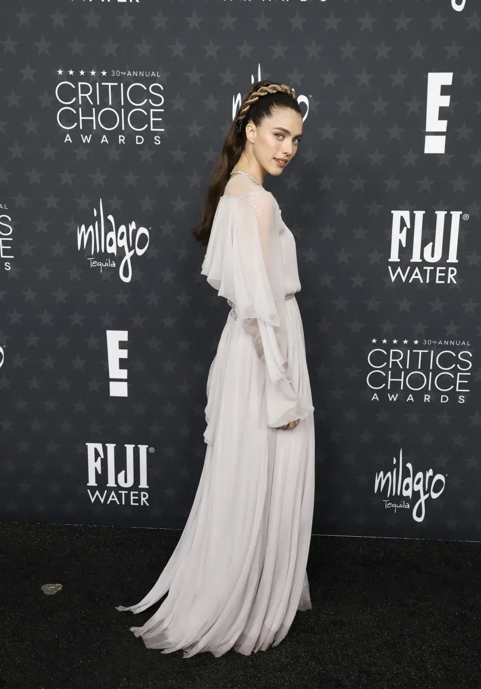 Margaret Qualley en la alfombra roja de los Critics Choice Awards 2025.