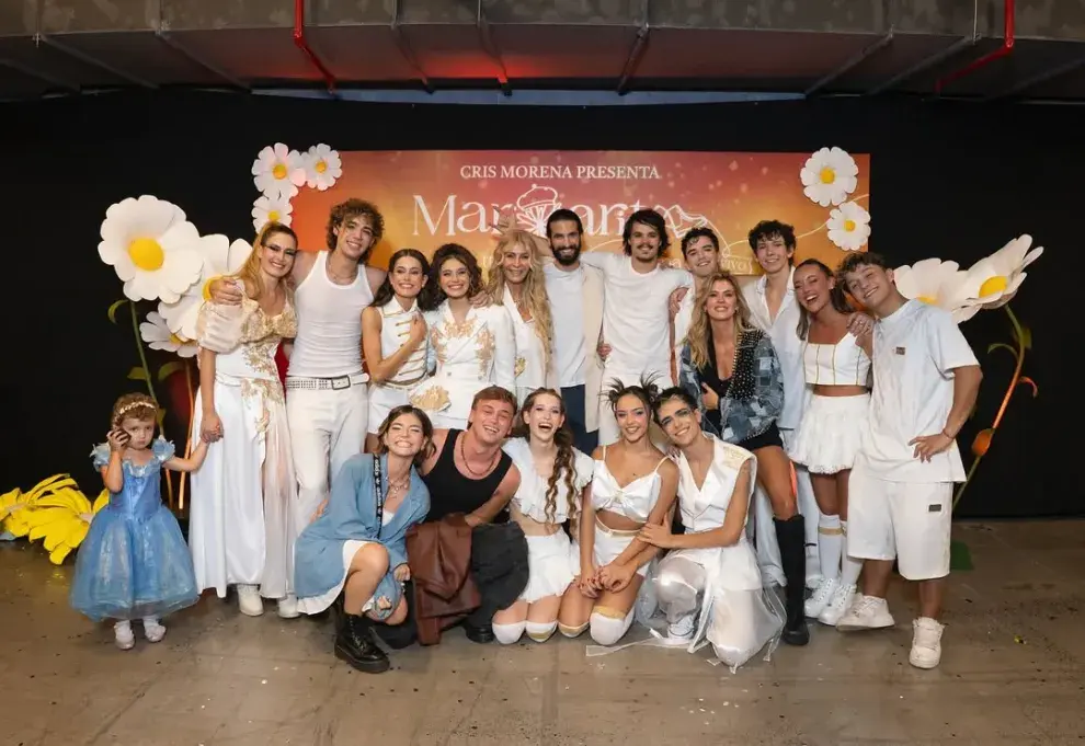 Foto de Cris Morena y el equipo de Margarita.