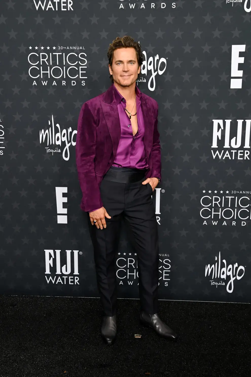 Matt Bomer en la alfombra roja de los Critics Choice Awards 2025.