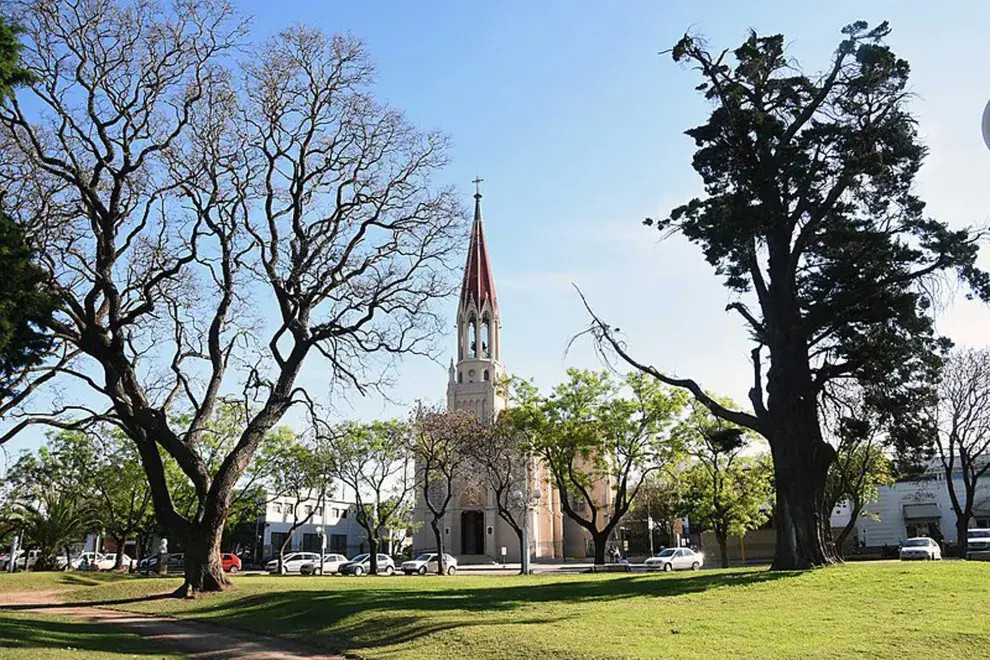 Vista de la principal parroquia de la ciudad de Lincoln