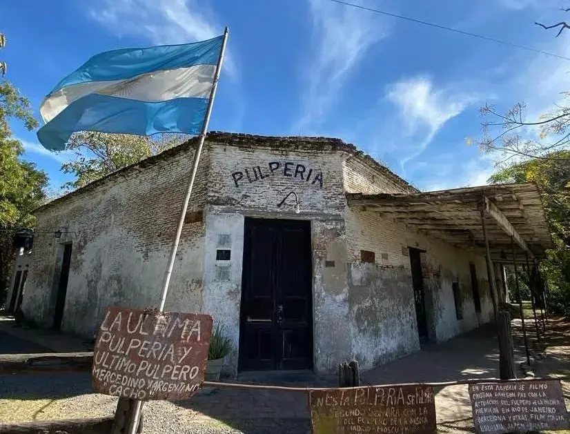 La Pulpería de Cacho está en Mercedes, provincia de Buenos Aires.