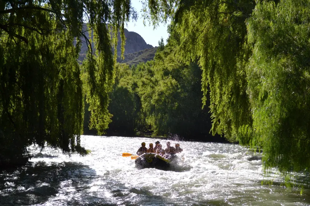 Experiencia de rafting en el río Atuel, en Mendoza