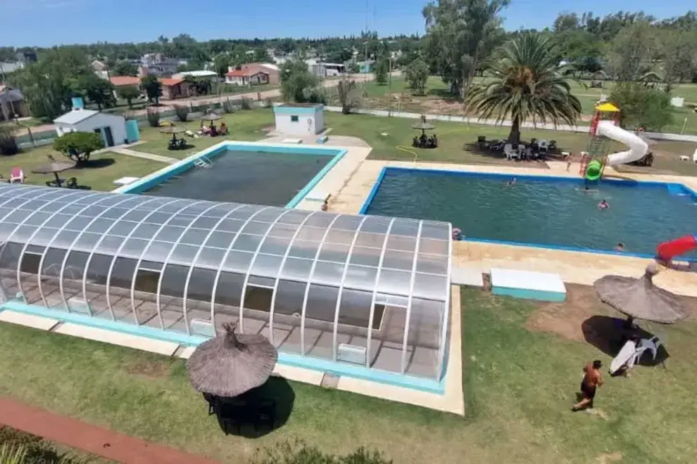 Las termas de Larroudé tienen una historia que comienza en 1969 cuando se descubrieron sus aguas termales casi por casualidad