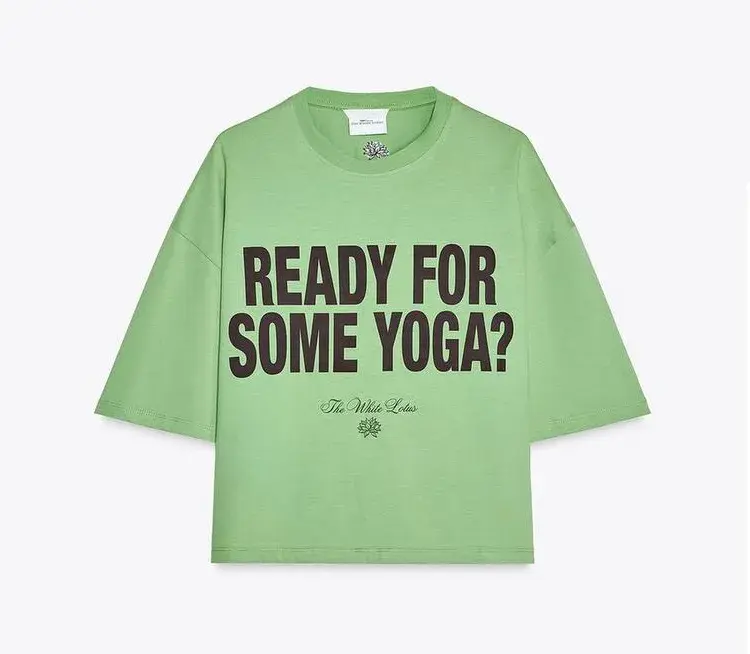 Las remeras de Zara inspiradas en frases de The White Lotus.