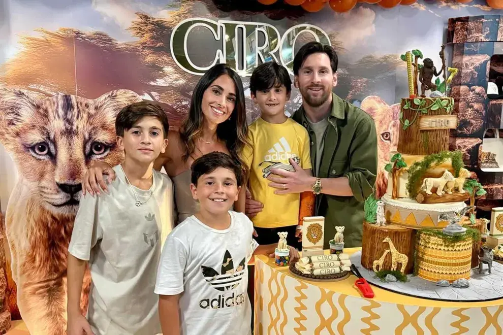 Con globos temáticos y de colores alusivos al film, con una torta de 4 pisos repleta de guiños a la película infantil, fueron tan sólo algunos de los detalles de esta celebración que la familia Messi organizó para el pequeño Ciro.