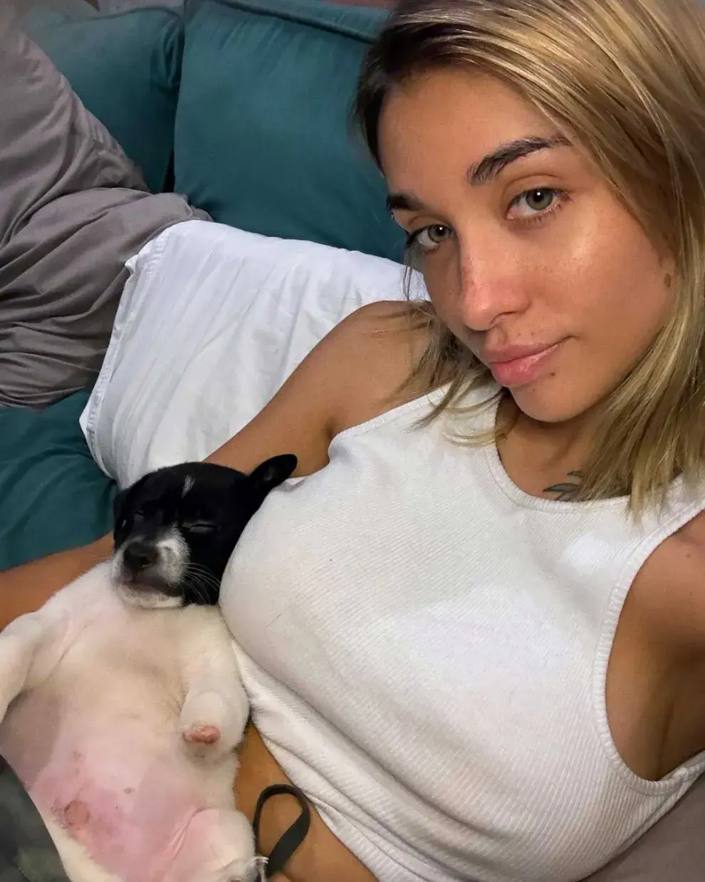 María Becerra y su nuevo perrito