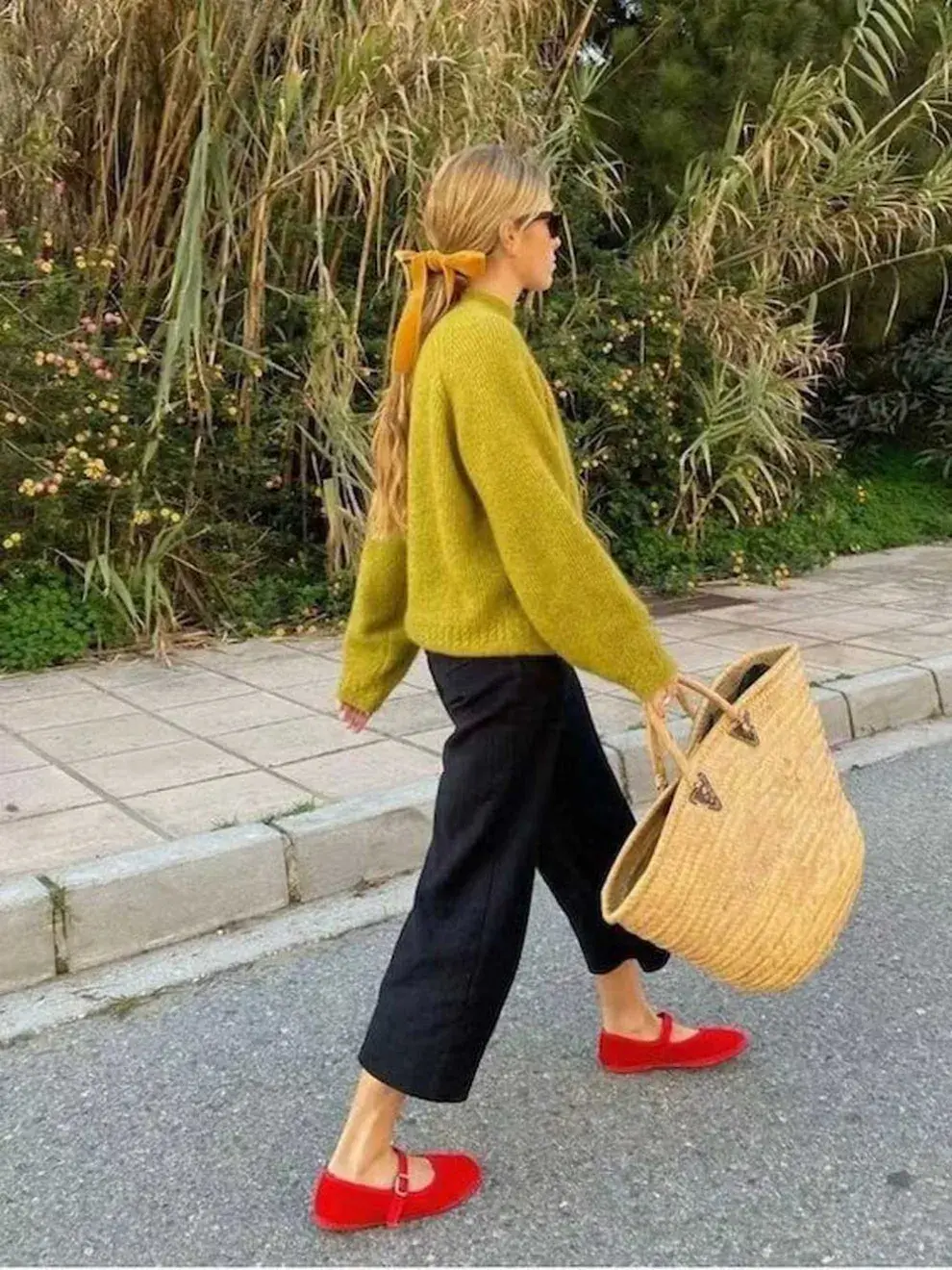 Las ballerinas rojas, otro ítem de moda de esta temporada. Con jeans oscuros quedan espectaculares