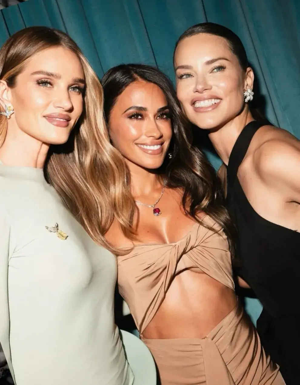 Rosie HW, Antonela Roccuzzo y Adriana Lima en Brasil.