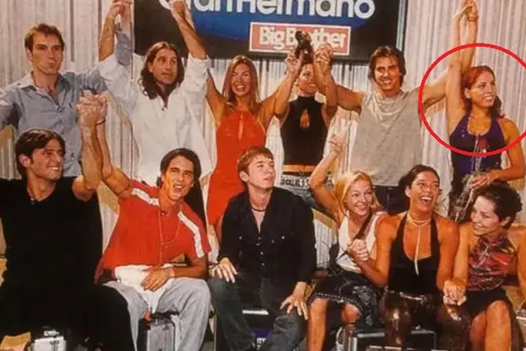 Los participantes de Gran Hermano 2001, entre ellos destacada con un circulo Verónica Zanzul.