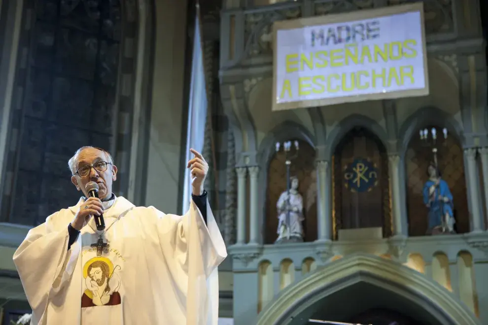 El Cardenal Jorge Bergoglio, Arzobispo de Buenos Aires, celebra la Misa en la Parroquia y Santuario de Pompeya el 26 de octubre de 2008 en Buenos Aires, Argentina. 