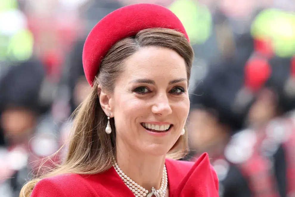 Kate Middleton apareció en público en una de las grandes citas de la Familia Real británica. El outfit elegido se llevó todas las miradas