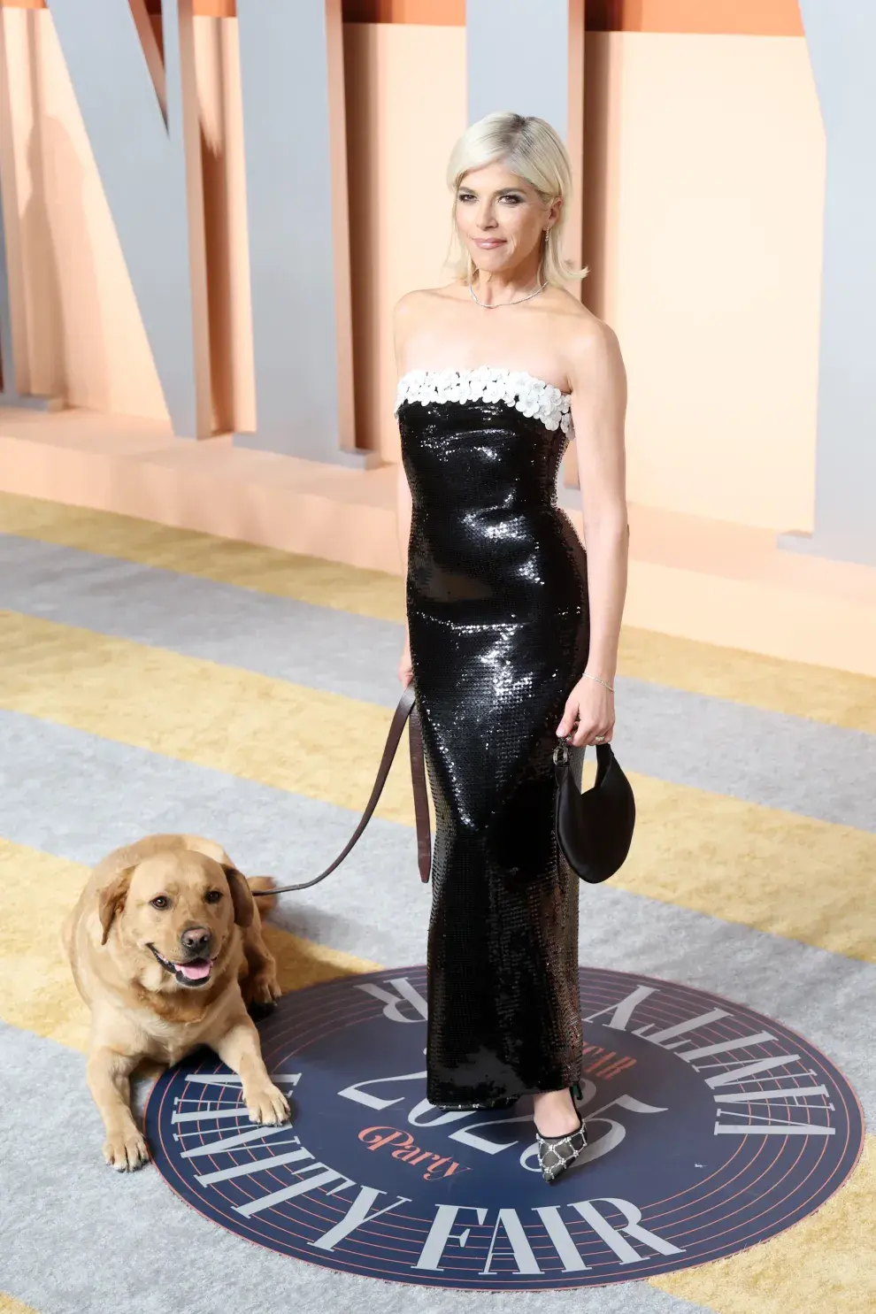 Selma Blair y su compañera Scout en la after party de los Premios Oscar 2025.