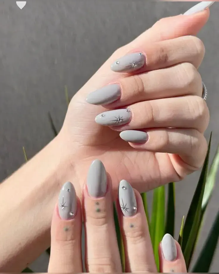 Uñas en color gris