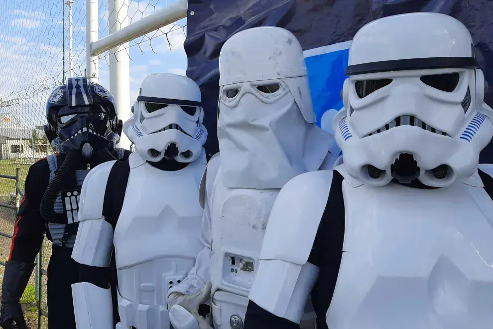 El 3, 4 y 11 de mayo, el universo de Star Wars aterriza en Villa Crespo con tres jornadas especiales que combinan cultura pop, cosplay, gastronomía temática, vigilia y fiesta galáctica con actividades solidarias.