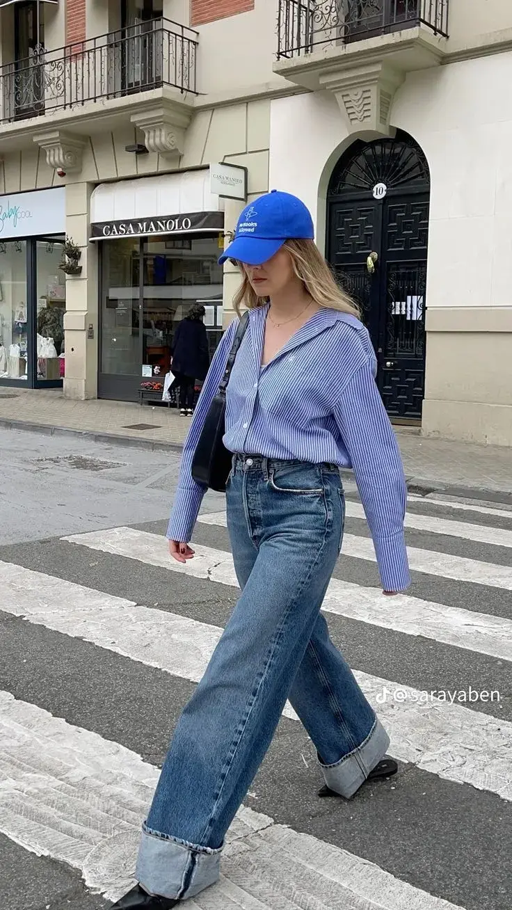 Las camisas con gorras logran un look súper relajado, perfecto para el finde