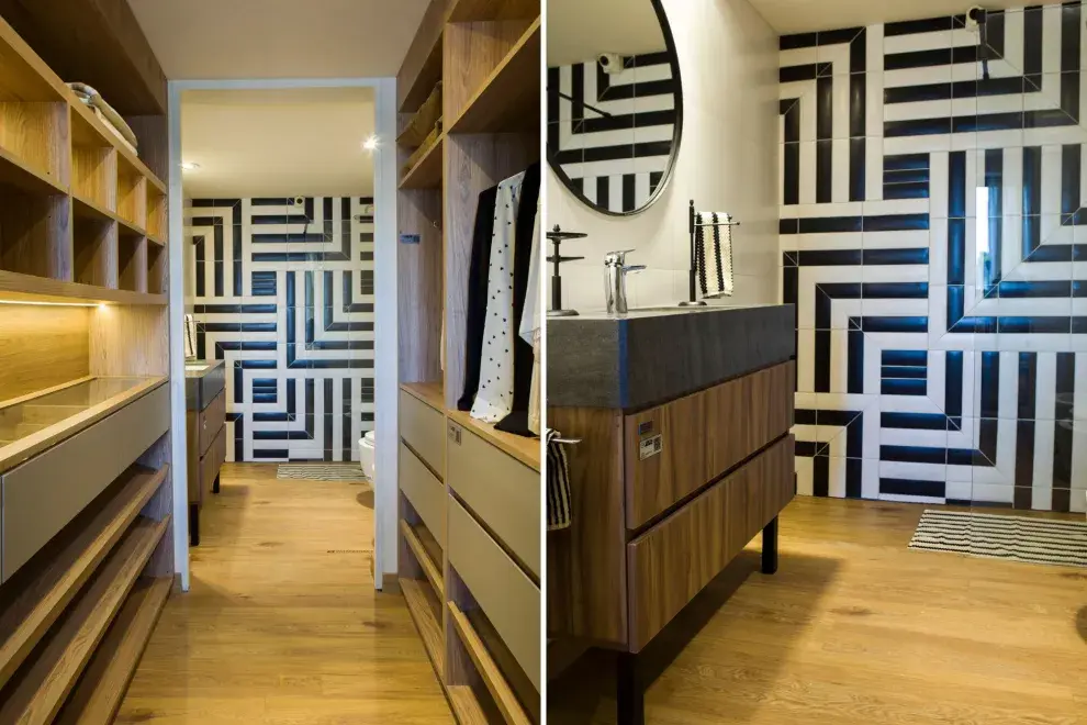Juego de azulejos rectangulares y el vestidor como antesala del baño en Orlando Deco.